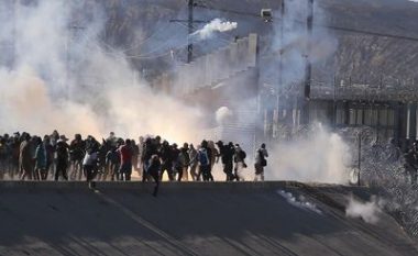SHBA mbyll kufirin dhe hedh gaz lotsjellës ndaj emigrantëve