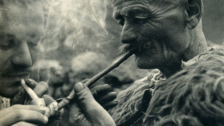 Kodet e shqiptarëve dhe cigarja e ndezur