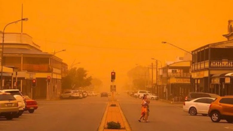 Qielli bëhet portokalli në Australi, probleme shëndetësore