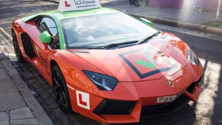 Auto-shkolla ofron kurse me Lamborghini, 20 mijë euro për dhjetë sesione (Foto)