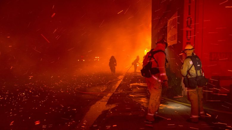 Zjarri shkatërrues në Kaliforni – së paku 25 të vdekur dhe mbi 250 mijë njerëz kanë lëshuar shtëpitë (Foto/Video)