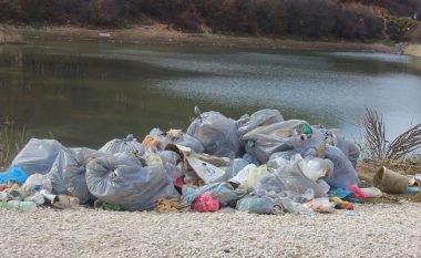 Mbi 100 thasë mbeturina nxirren nga liqeni i Badovcit