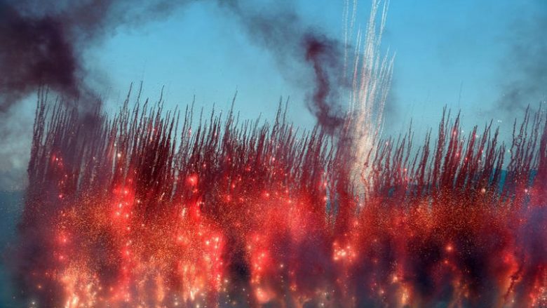 Artisti kinez “pikturon” qiellin e Firences me 50 mijë fishekzjarrë