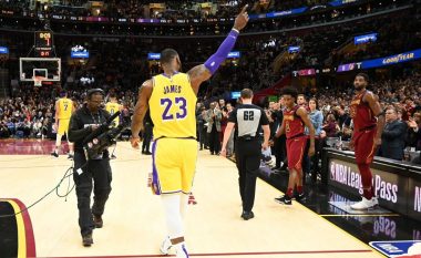 LeBron James fundos ish-skuadrën, Lakers triumfon kundër Cavaliers