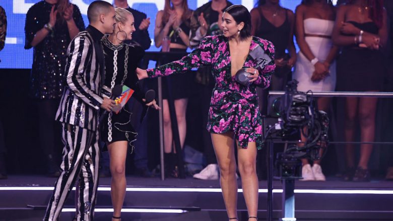 Dua Lipa fitoi çmimin ‘Best Pop’ në MTV EMA