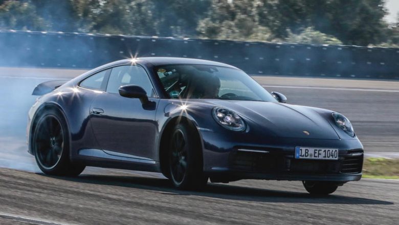 Faza finale e testimit të Porsche 911, ‘rrëshqitja’ në asfalt (Foto)