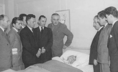 Një jetë për Shqipërinë etnike: Fotoja e Mit’hat Frashërit në shtratin e vdekjes dhe pyetja “Kush e vrau”?