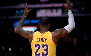 LeBron James shkëlqen me 51 pikë, La Lakers mposhtin Miamin