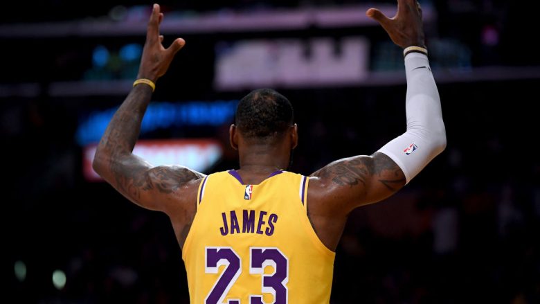 LeBron James shkëlqen me 51 pikë, La Lakers mposhtin Miamin