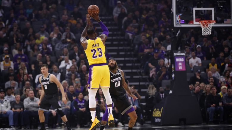 Të udhëhequr nga LeBron James, Lakers triumfojnë ndaj Sacramentos