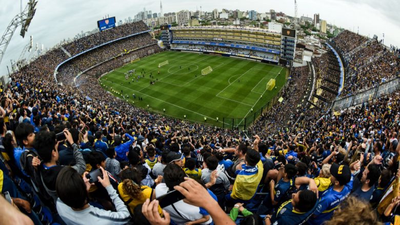 Çmenduri në Argjentinë, 49 mijë tifozë e ndjekin Bocan në stërvitjen e fundit para finales kthyese ndaj River Plate