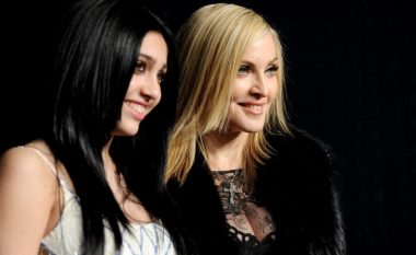 Madonna po e nxit vajzën e saj të mos depilohet nën shqetulla