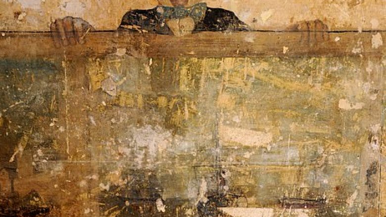 Hoqën tapetat e vjetra nga muret, gjetën ilustrimet e lashta të cilave nuk iu dihet autori (Foto)