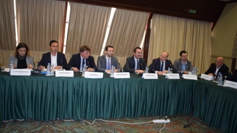 Sot në Maqedoni u organizua tryezë e rrumbullakët mbi sfidat dhe dilemat në sistemin e financimit të komunave