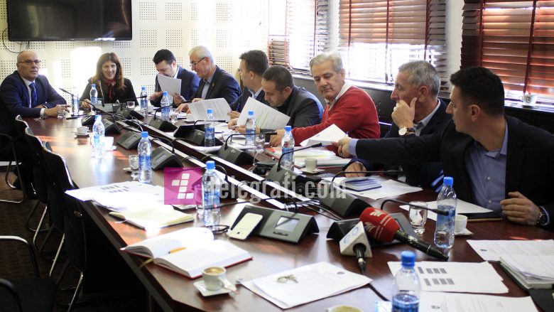 Komisioni hetimor për dëbimin e turqve mban mbledhje, në rend dite intervistimi i krerëve shtetëror