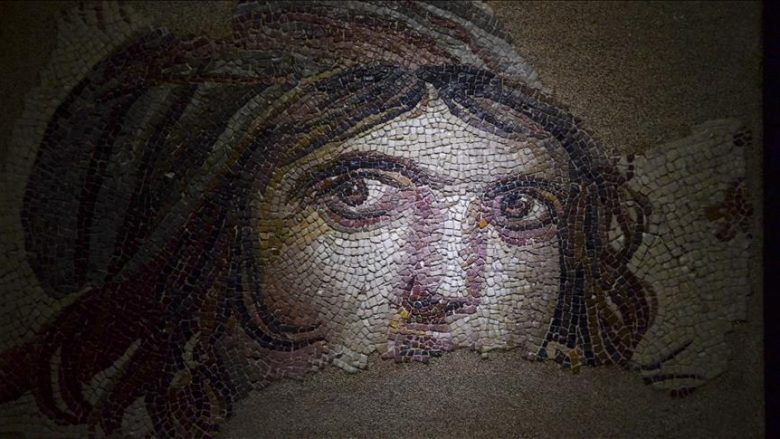 Pjesët munguese të mozaikut të “Vajzës rome”, do të kthehen në Turqi
