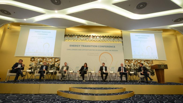 Diskutohet mbi sfidat dhe mundësitë e tranzicionit të energjisë