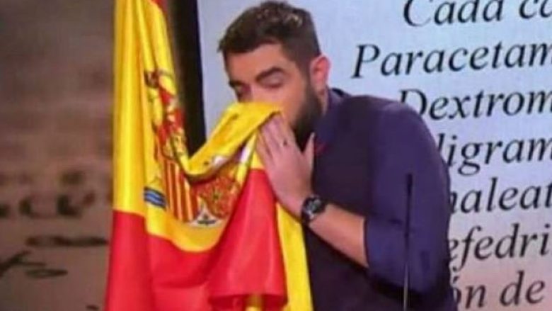 Paraqitet para gjykatës humoristi spanjoll, fryu hundën në flamurin e Spanjës si pjesë e një skeçi (Video)