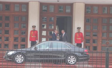 Presidenti Meta takohet me kryeparlamentarin Ruçi