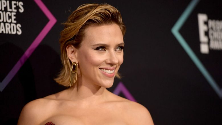 Scarlett Johansson rrëmben vëmendjen e të gjithë me hijeshinë në qilimin e kuq