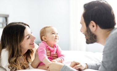 E konfirmon shkenca: Bebet që i ngjajnë babait janë më të shëndetshme