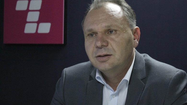 Biznesmeni Shaqir Palushi i fton kompanitë t’i rrisin pagat që rinia mos ta braktisë Kosovën