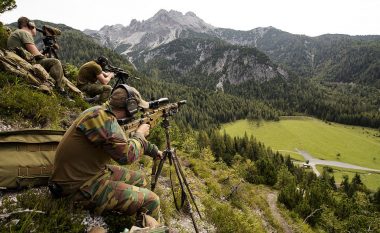 Snajperistët e tetë vendeve anëtare të NATO-së, ushtrojnë në alpet austriake (Foto)