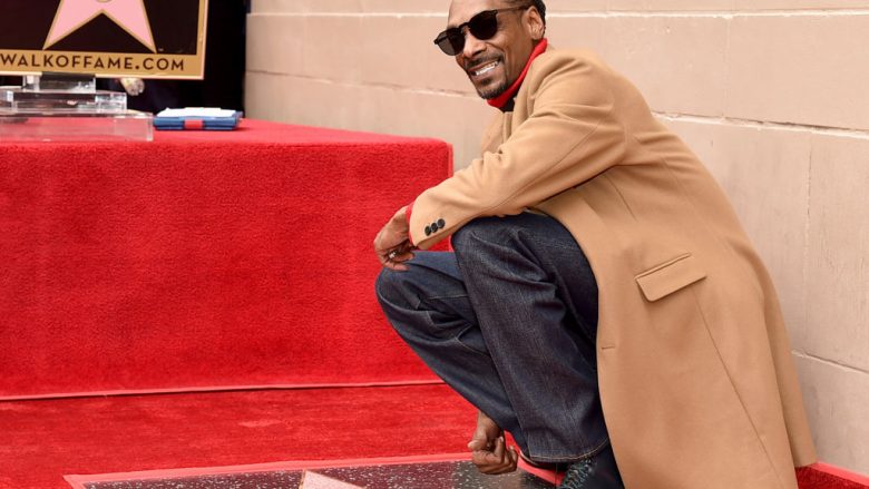 Snoop Dogg nderohet me yllin e famës në bulevardin e Hollywoodit