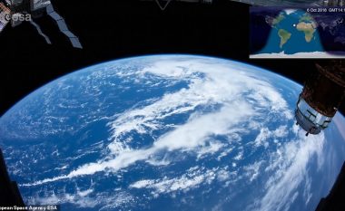 Stacioni Ndërkombëtar i Hapësirës shënon 20 vjetorin duke u rrotulluar dy herë rreth Tokës për ’15 minuta’ (Video)