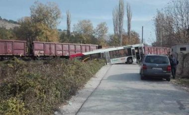 Treni godet autobusin në Rashçe (Foto)