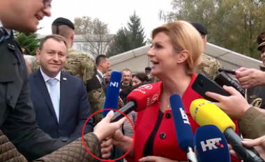Gazetari insiston në marrjen e përgjigjes, presidentja kroate i “rrëmben” mikrofonin (Video)