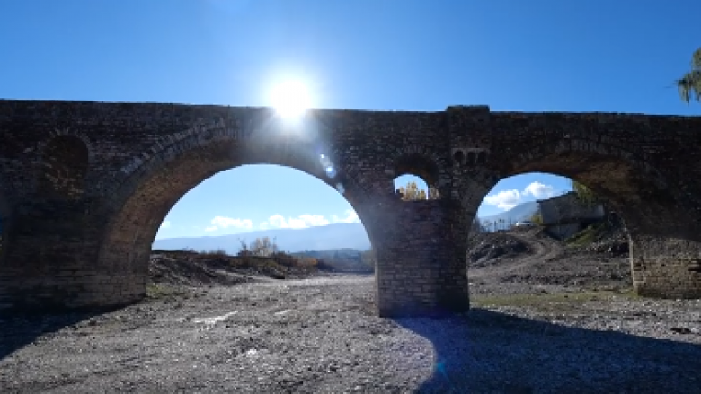Përfundon restaurimi i urës së Kordhocës në Gjirokastër