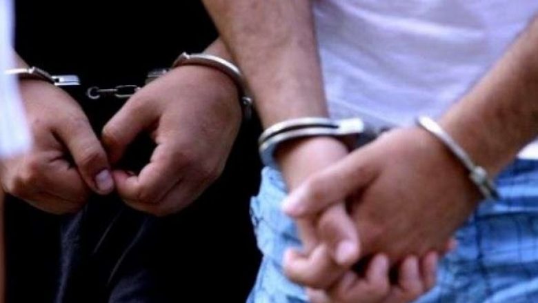 Vushtrri, arrestohen dy persona për vjedhje të barnave