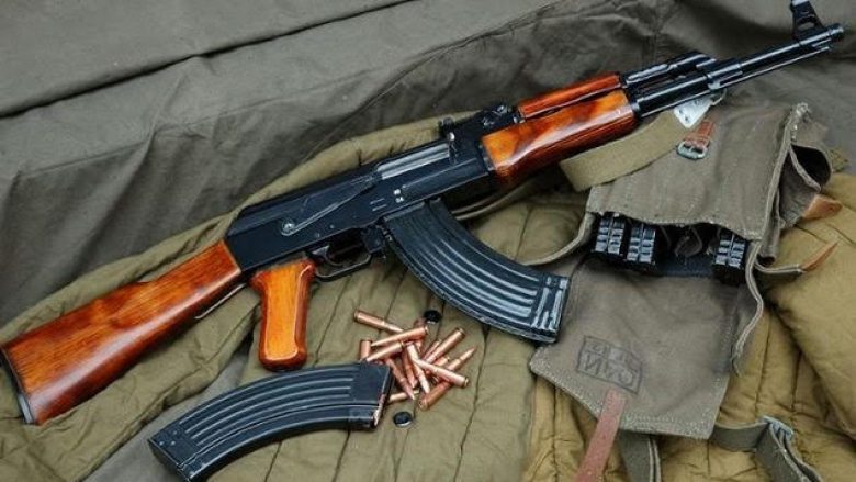 I gjejnë armë dhe fishekë, policia arreston dy persona në Ferizaj