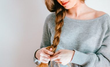 Tri metodat shtëpiake për t’i rritur flokët shumë shpejt