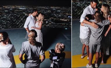 Rio Ferdinand i bën propozimin më romantik Kate Wright para tre fëmijëve të tij gjatë pushimeve familjare në Abu Dhabi