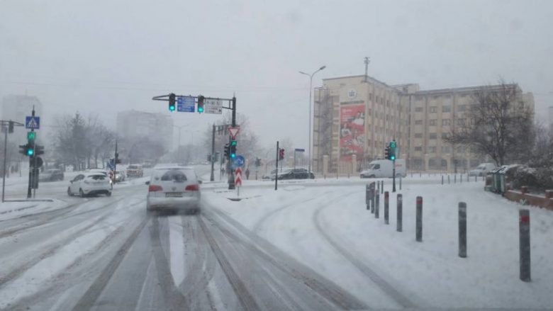 Reshjet e borës, Ministria e Infrastrukturës thotë se të gjitha rrugët janë të qarkullueshme