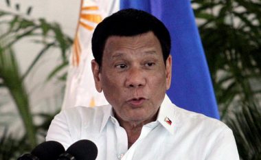 “Mos paguani për këta idiotë”, presidenti thirrje filipinasve të braktisin kishën dhe të luten në shtëpi