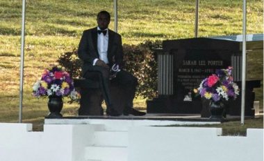 P.Diddy ndihet i pikëlluar në varrimin e ish-gruas, Kim Porter
