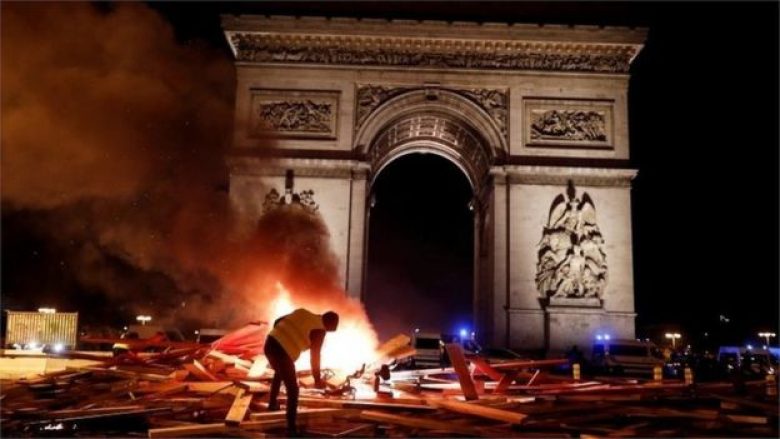 Macron: Turp për protestuesit e dhunshëm