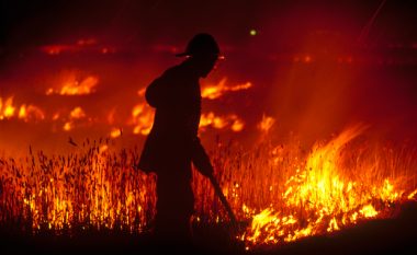 Thirrje për evakuim për shkak të zjarrit në Australi