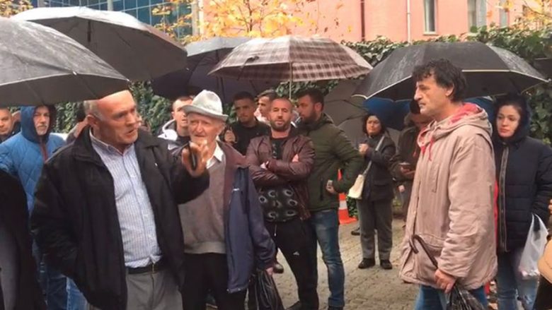 Protesta para Kuvendit: Njëri lihet në burg, 10 të tjerë me detyrim paraqitjeje