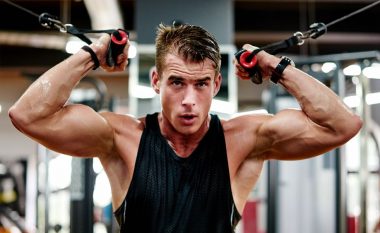 Sa muskuj vërtet mund t’i shtoni brenda një muaji