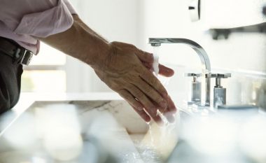 Kështu duhet pastruar duart për t’i parandaluar sëmundjet