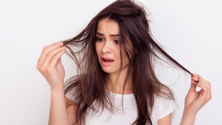Tetë mënyrat për të bërë flokët më pak të yndyrshme, sepse askush nuk do që të humb kohë duke u shqetësuar