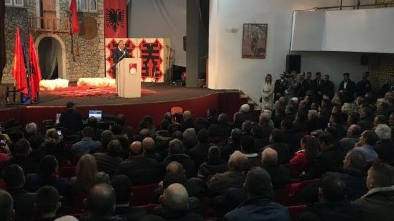 Haradinaj i thotë Rifat Jasharit: A ia nisim me një këngë, se për festë kemi ardhur…?