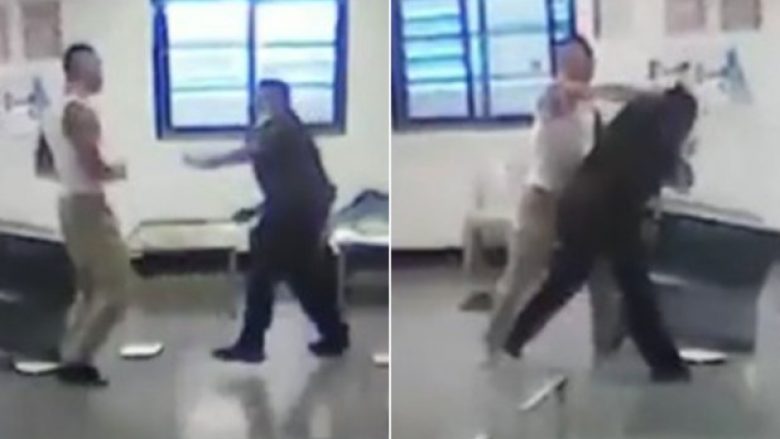 Përleshja brutale midis rojës së burgut dhe të burgosurit kapet nga kamerat e sigurisë (Video)
