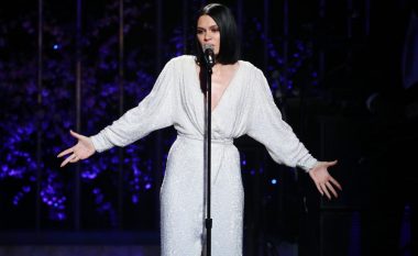 Emocionale: Jessie J deklaron në skenën e koncertit se nuk do të jetë në gjendje të bëhet nënë