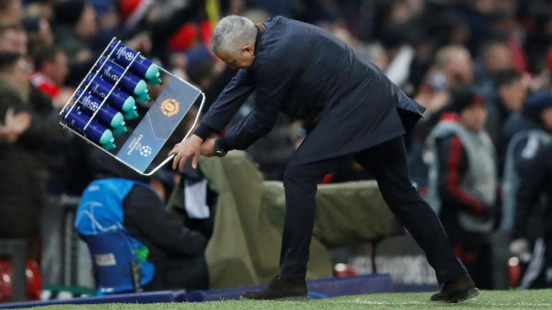 Jose Mourinho arsyeton festimin e pazakontë të thyerjes së një arke me lëngje