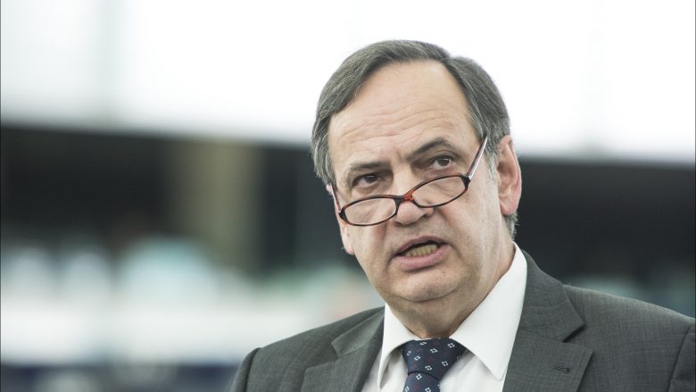 Fleckenstein: S’ka përzierje të BE-së, t’i lëmë Thaçin dhe Vuçiqin të bëjnë punën e tyre